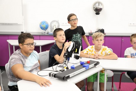 A robotprogramozás és a virtuális játékok világába kóstolhattak bele a gyerekek a Titkok Házában